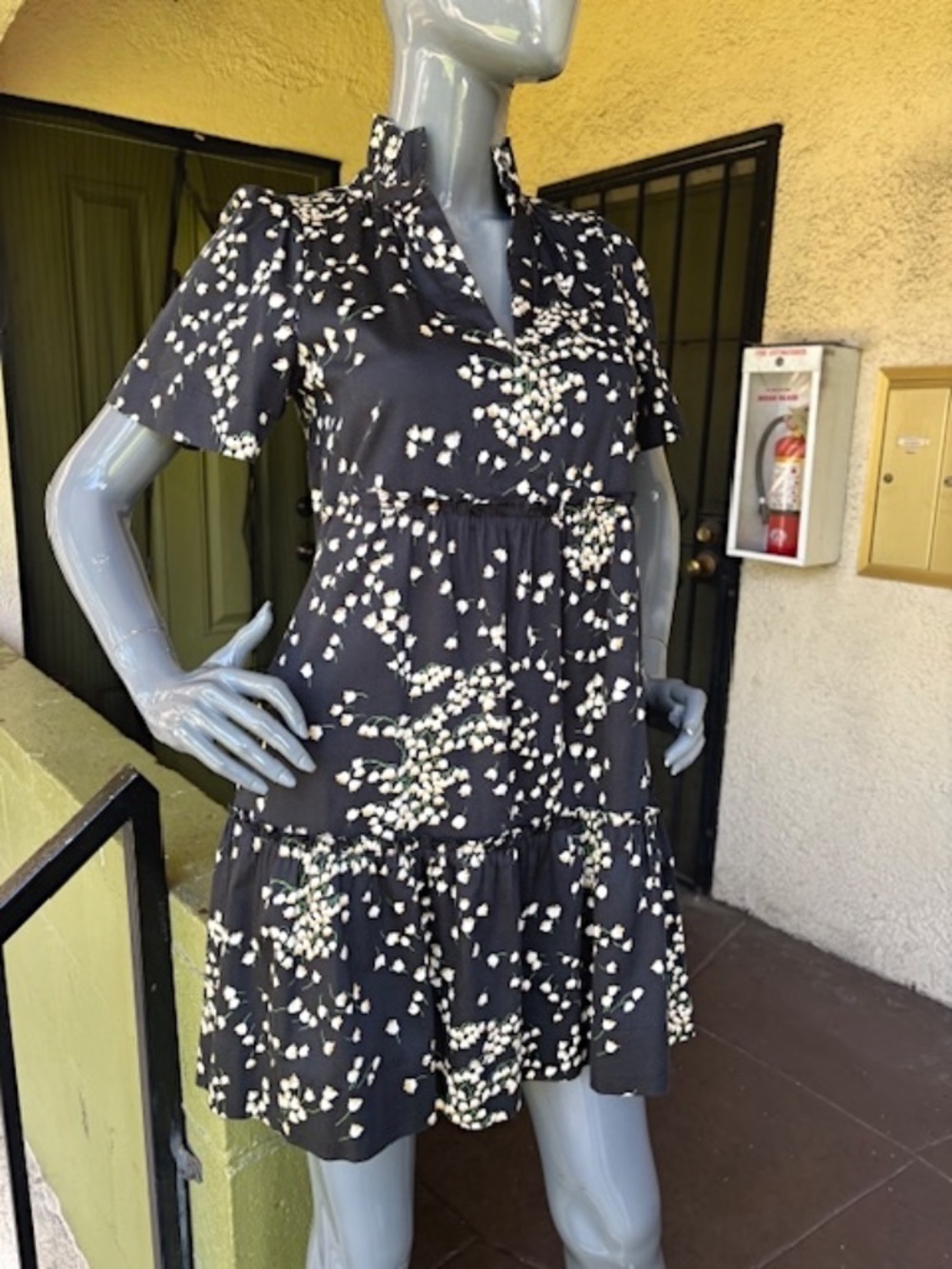 TUCKERNECK Floral Print Tiered Cotton Short Sleeve Mini Dress EUC/sz XS